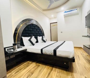 Paharganj Hotel | Hotel Red Stone Inn Walkable from New Delhi Railway Station