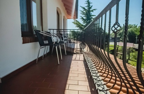 Balatonboglar Apartment | Hotel room in guesthouse with balcony, panorama and breakfast