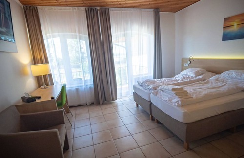 Balatonboglar Apartment | Hotel room in guesthouse with balcony, panorama and breakfast