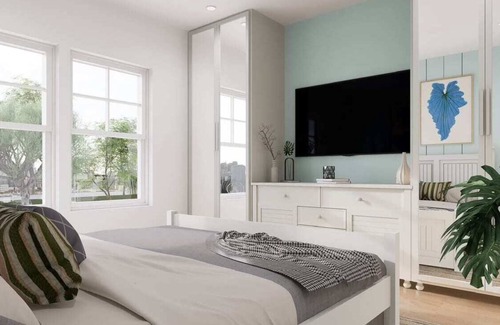 Top of the Hill Apartment | Hotel Room - King bed