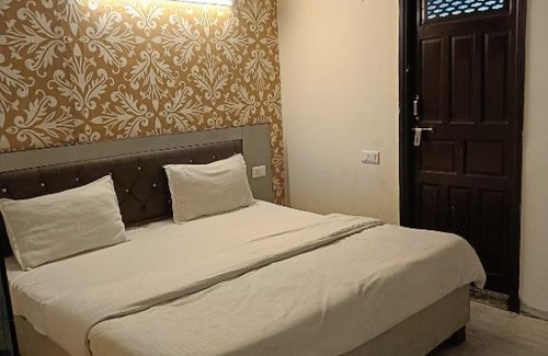 New Delhi Hotel | Hotel Rose - Dwarka Sec 8