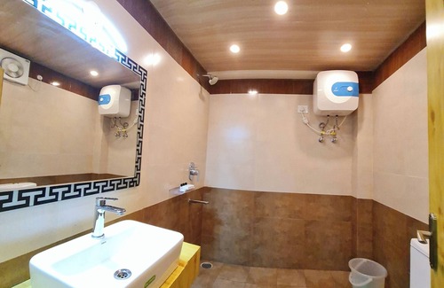 Sidhpur Hotel | Hotel Samdupling Himalayan Brothers