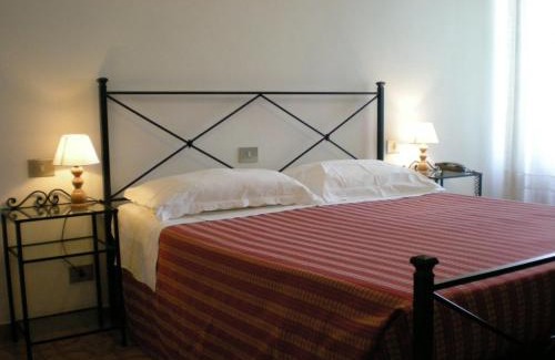 Montepulciano Hotel | Hotel Sangallo B&B - panoramic position - Valley and vineyard view- family run