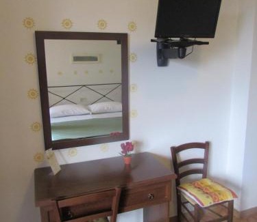 Montepulciano Hotel | Hotel Sangallo B&B - panoramic position - Valley and vineyard view- family run