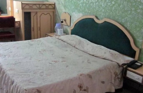 Bullawala Hotel | Hotel Saurab