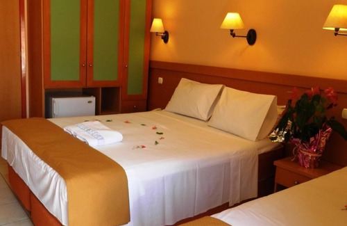 Loutraki-Agioi Theodoroi Hotel | Hotel Segas