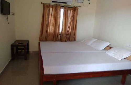 Mahabalipuram Beach Hotel | Hotel Sri Murugan Guest House