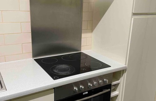 Crewe House | Hotel Standard En-Suite. Close to train station.