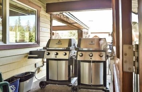 East Kootenay Apartment | Hotel-Style Studio Suite / Hot Tub / Sauna / BBQ