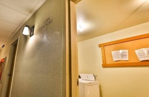 East Kootenay Apartment | Hotel-Style Studio Suite / Hot Tub / Sauna / BBQ