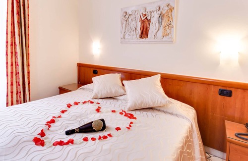 Rione XVIII Castro Pretorio Hotel | Hotel Suite Caesar