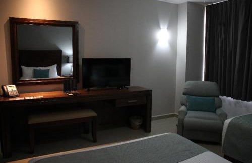 Leon Hotel | Hotel Suites México Plaza León Campestre