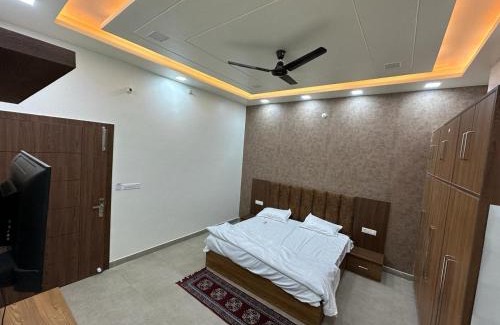Aligarh Hotel | Hotel The Divine Cloud Inn