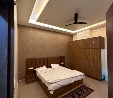 Aligarh Hotel | Hotel The Divine Cloud Inn