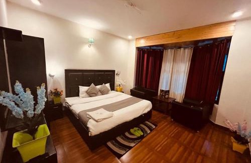 Manali Hotel | HOTEL THE HADIMBA INN -- Studio Rooms -Special For Families, Corporate, Groups, Couples