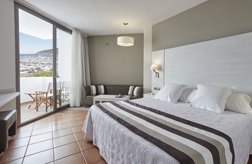 Santa Eulalia del Rio Hotel | Hotel Tres Torres