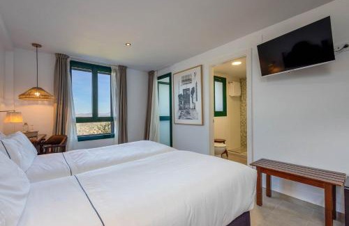 Zahara de la Sierra Hotel | Hotel Tugasa Arco de la Villa