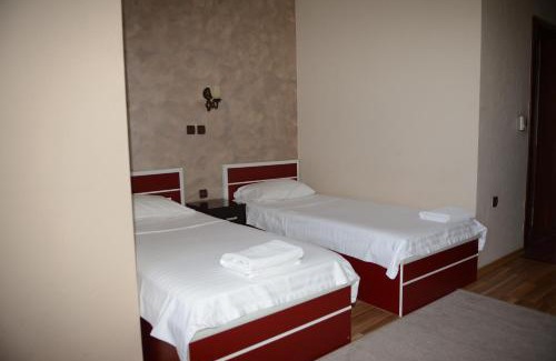 Çagllavicë Hotel | Hotel Ulpiana, Ethno House
