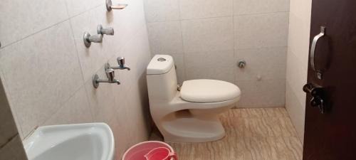 Misrikh Hotel | Hotel Vasavi Naimisharanya