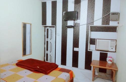 Misrikh Hotel | Hotel Vasavi Naimisharanya