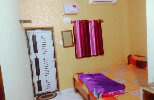 Misrikh Hotel | Hotel Vasavi Naimisharanya