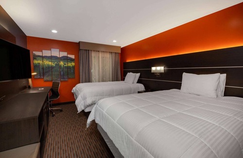 Healdsburg Hotel | Hotel Vinea, a Travelodge by Wyndham