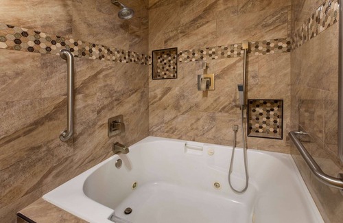 Healdsburg Hotel | Hotel Vinea, a Travelodge by Wyndham