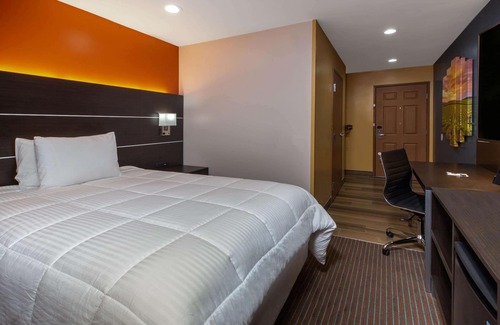 Healdsburg Hotel | Hotel Vinea, a Travelodge by Wyndham