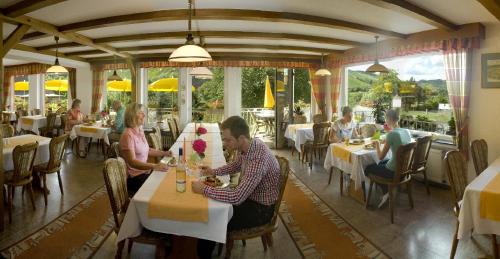 Burg Hotel | Hotel Weinhaus Moselblick