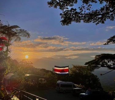 Bijagua Cabin | Hotel y Puentes Colgantes Heliconias Rainforest Lodge