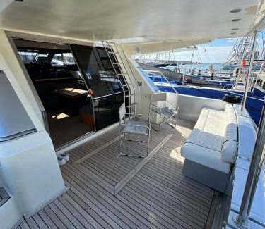 Sant Adria de Besos Boat Rental | Hotel Yacht Sherte