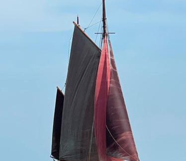 Amsterdam North Boat Rental | Hotelschip Bracksand Amsterdam City, in de zomer én de winter!