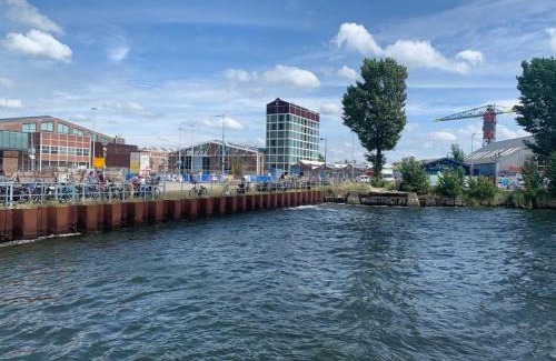 Amsterdam North Boat Rental | Hotelschip Bracksand Amsterdam City, in de zomer én de winter!