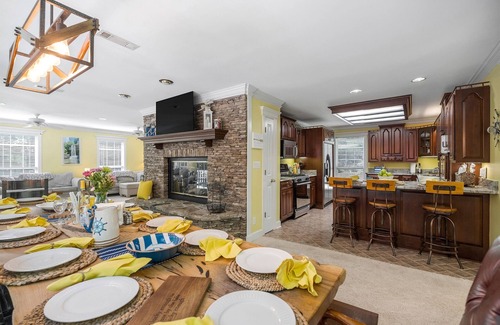 Smithville House | HotTUB+Sauna 5 KINGs Arcade Kayaks Fire Features 17 Lake Access+Beach