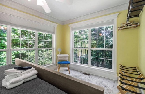 Smithville House | HotTUB+Sauna 5 KINGs Arcade Kayaks Fire Features 17 Lake Access+Beach