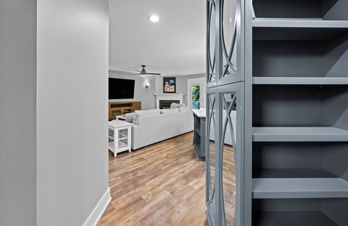Ogden House | HotTub Time Machine- 4 Bdrm w/ hot tub near Mayfair shopping&Wrightsville Beach