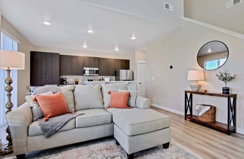 Nampa House | | Hounslow way | Trendy 3 bedroom townhome | Nampa