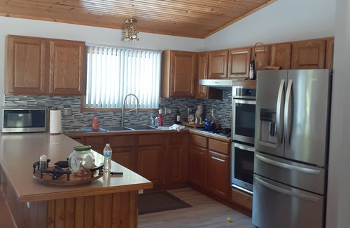 Geneva House | House 1 mile from Geneva on Lake. We have several wineries in the area.
