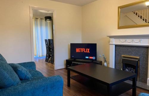 Birmingham Villa | House - 10min to City Centre - Sleeps 4 - Parking