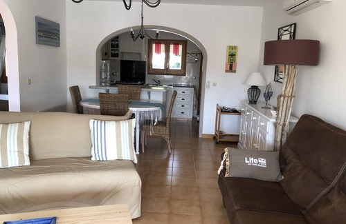 Bon Relax Ski Chalet | House Besalu 8 - A/C, private pool, barbacue, WiFi, garage.