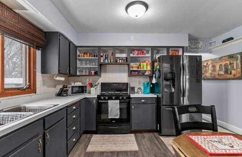 Oshkosh House | House blocks from the Fox River with access to Lake Winnebago. Easy I41 access.