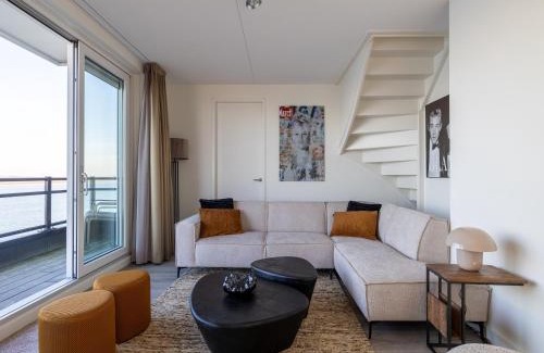 Sint-Annaland House | House by Lake Sint-Annaland near Marina