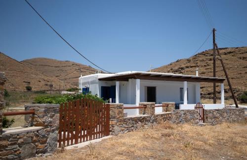 Kithnos House | House by the sea
