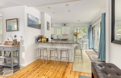 East Hampton North House | House + Cottage + Pool on 1.5 acres near village