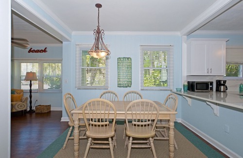 Clearwater Beach House | House & Cottage: Sleeps 8 Drive to your door, Patio, Hot Tub, Grill & Wifi