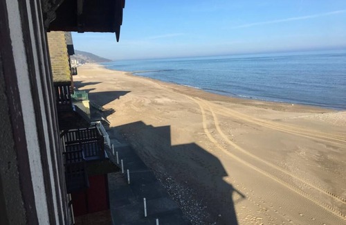 Villers-sur-Mer House | House directly on the beach, near Deauville, 5 bedrooms, sleeps 11.