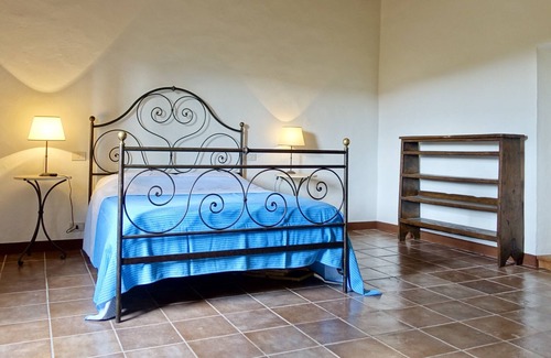 Bagno Vignoni Apartment | House for 5 people on the main little square of Bagno Vignoni