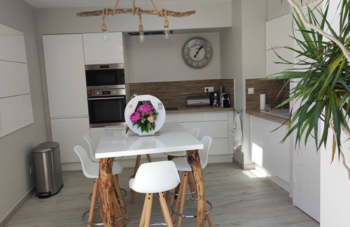 Sant-Vicens House | House for 6 people, 3 bedrooms, 2 bathrooms, 3 WCs, swimming pool, air conditioning and mosquito nets.