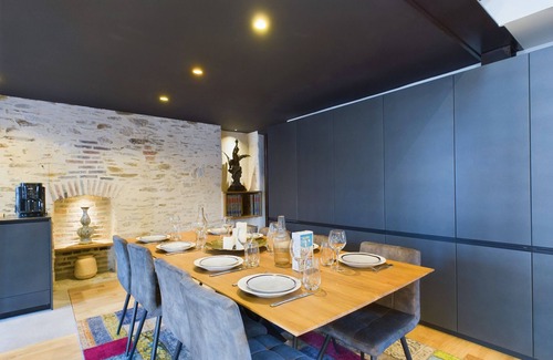 Saint-Gilles-Croix-de-Vie Ski Chalet | House Floréal in the heart of St-Gilles for 6 - Jacuzzi