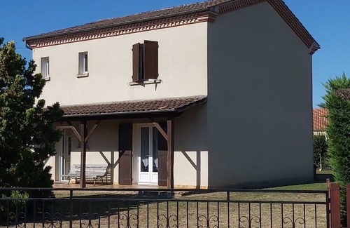 Bias House | house in a quiet area